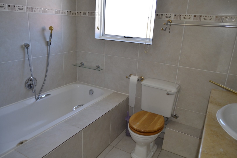 To Let 5 Bedroom Property for Rent in Heritage Park Western Cape